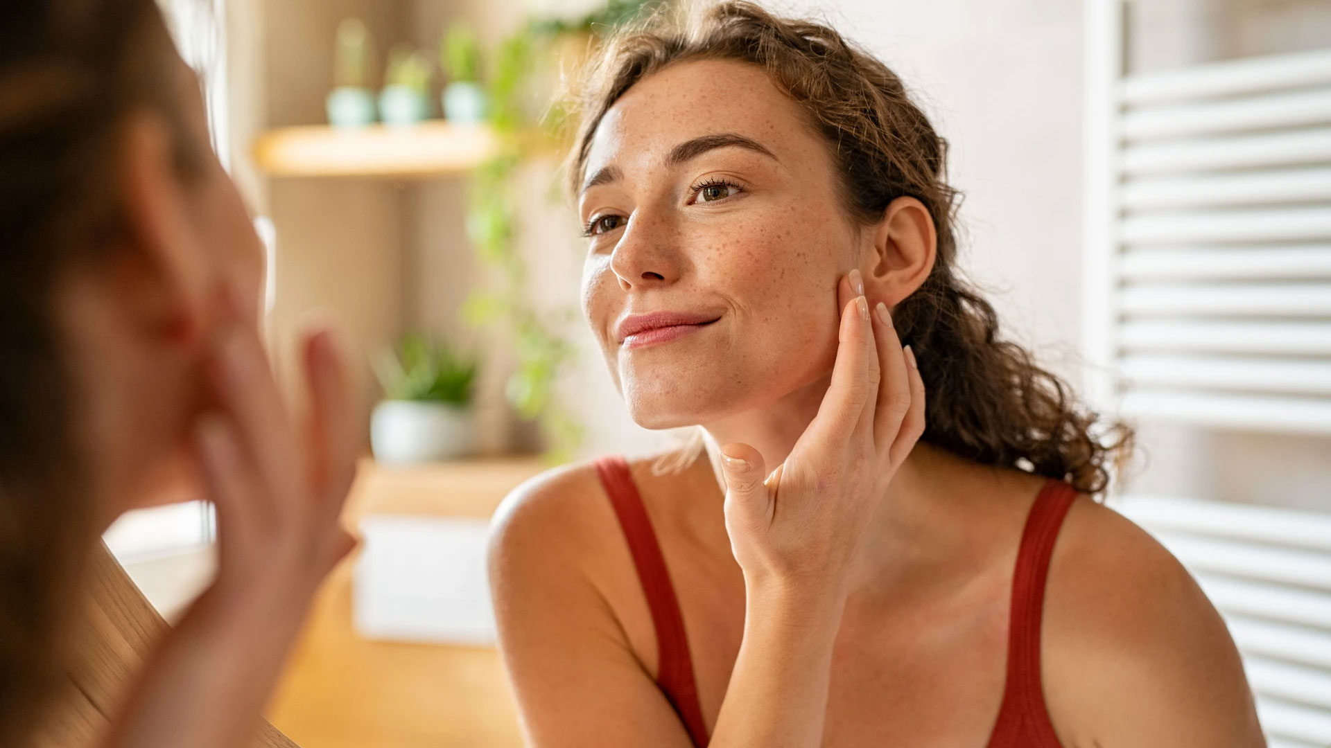 ¿Cómo tratar las manchas en la piel: consejos y tratamientos para una piel sana y luminosa.?